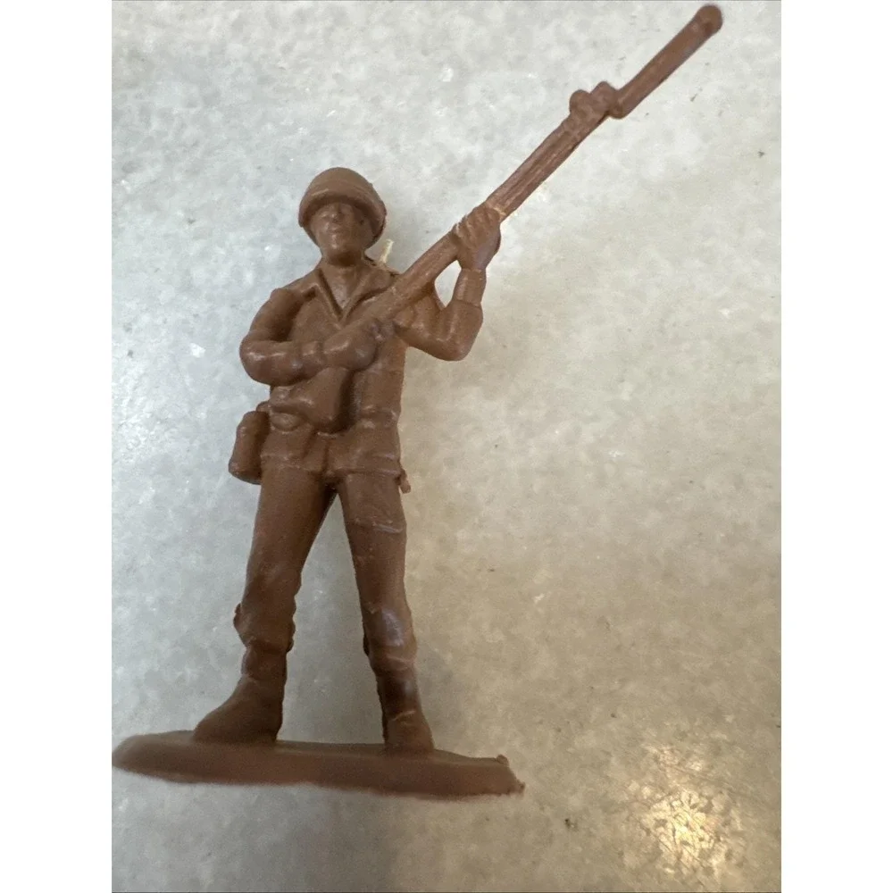 Vintage Lot Of 4 Toy Soldiers Brown‎